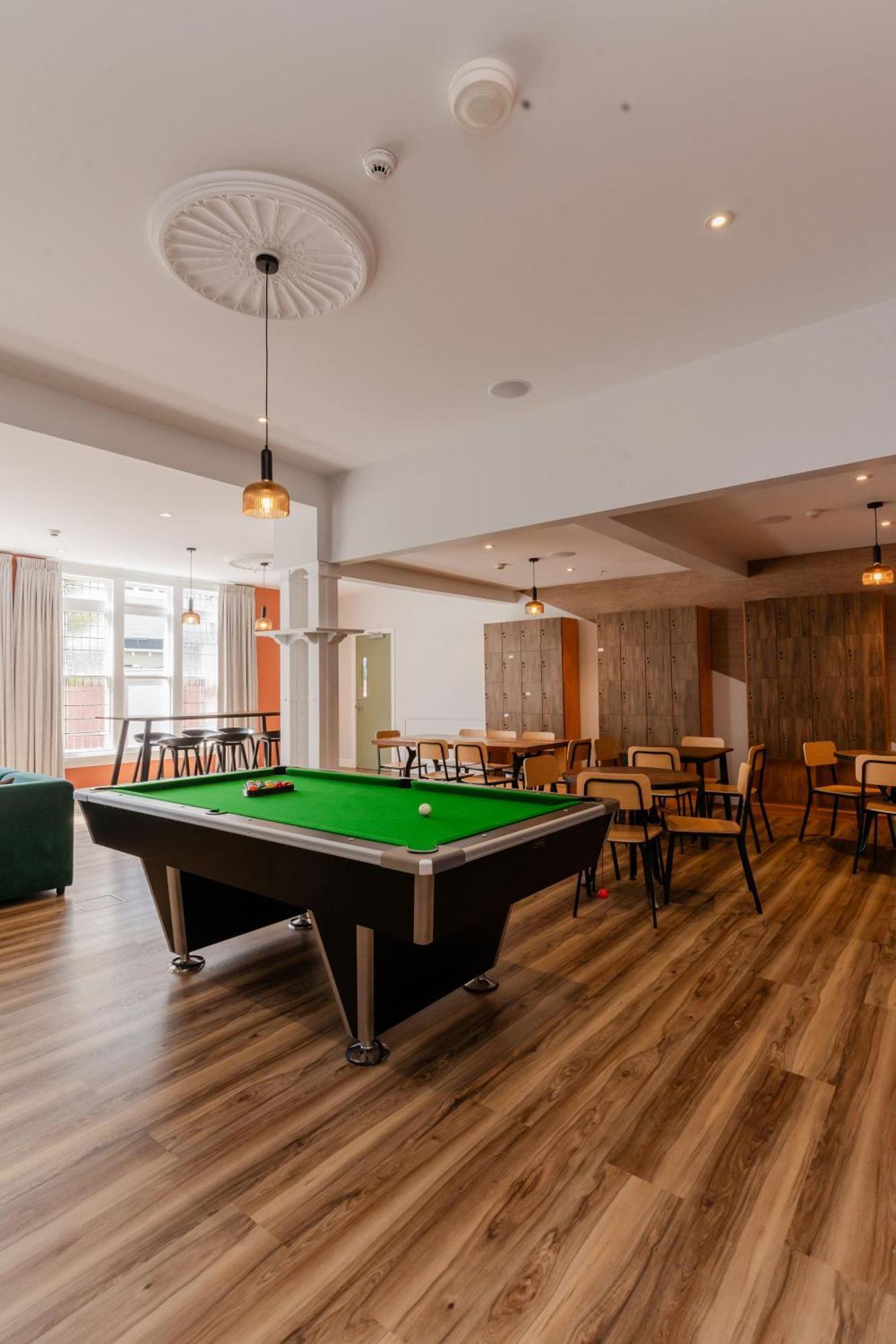 Haka House كريستتشيرش المظهر الخارجي الصورة The common room at the University of Roehampton