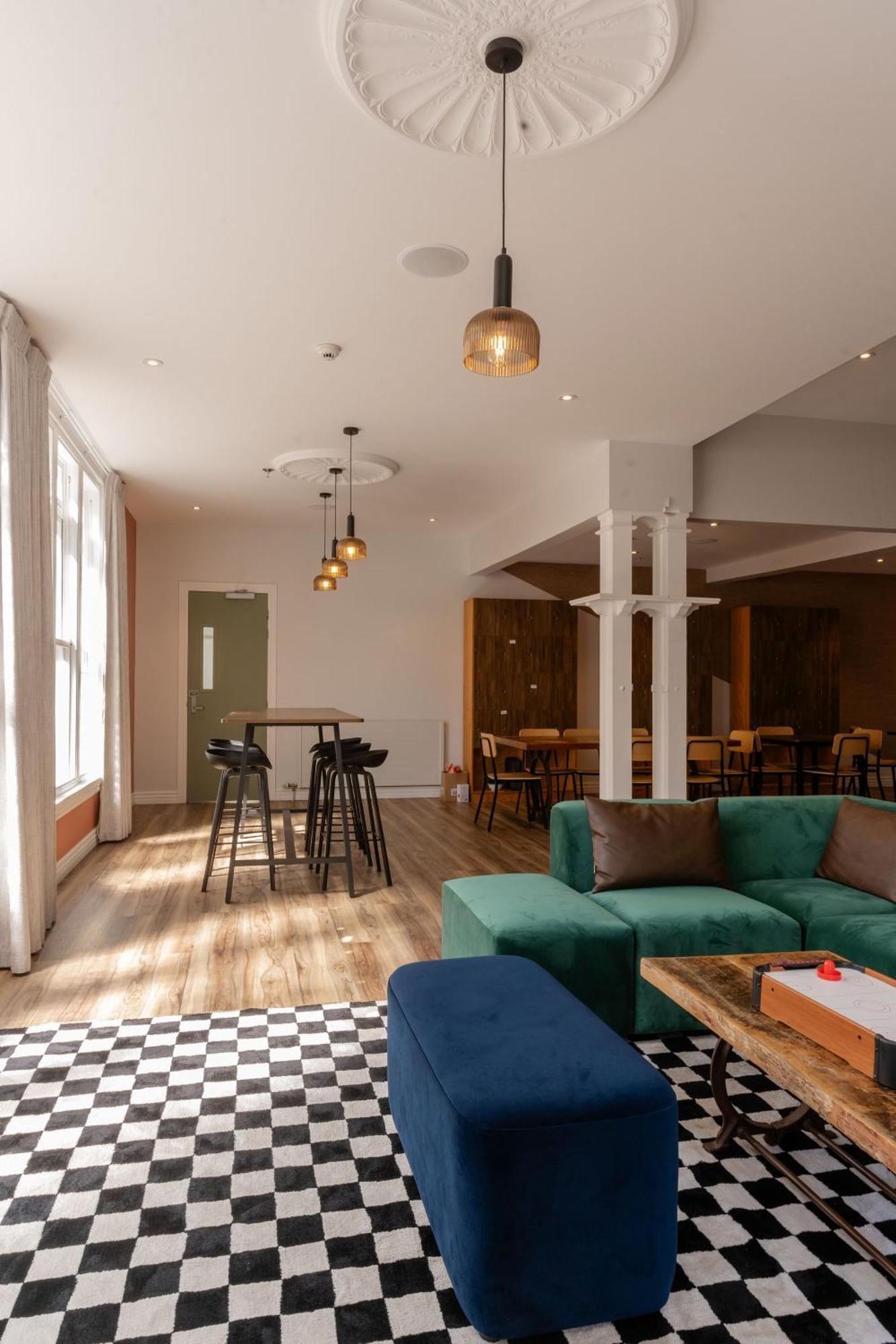 Haka House كريستتشيرش المظهر الخارجي الصورة The common room at the University of Roehampton