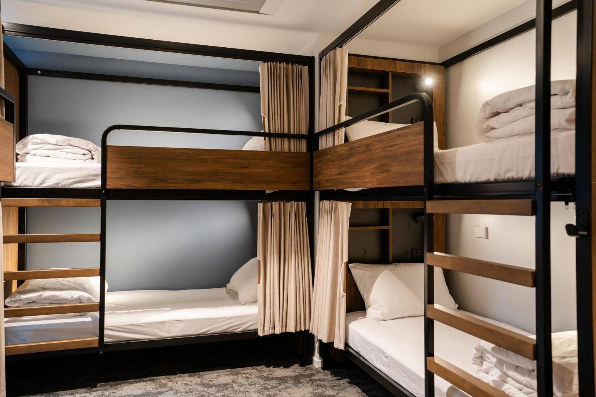 Haka House كريستتشيرش المظهر الخارجي الصورة A capsule hotel in Tokyo