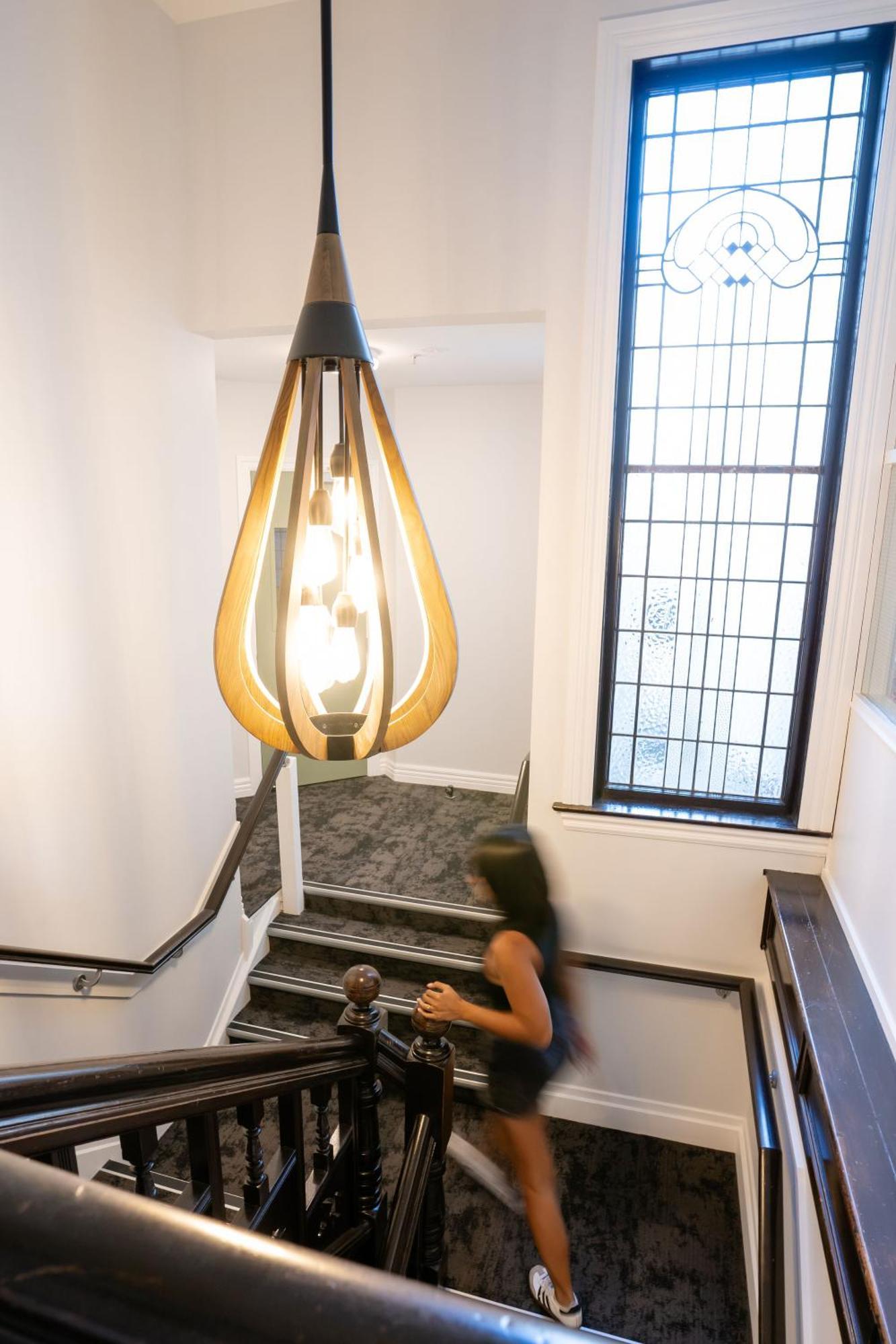Haka House كريستتشيرش المظهر الخارجي الصورة The staircase