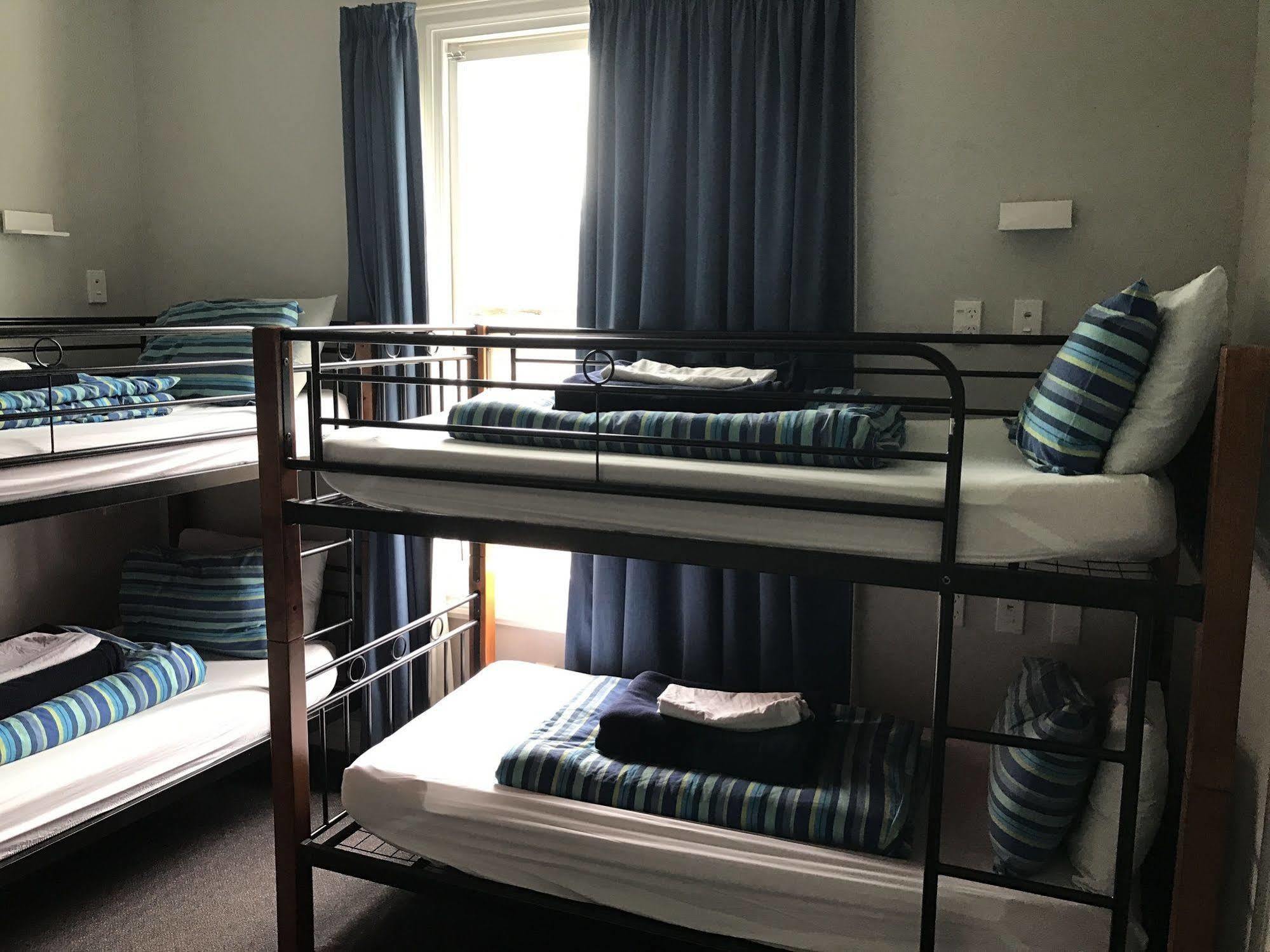 Haka House كريستتشيرش المظهر الخارجي الصورة A typical room at a hostel