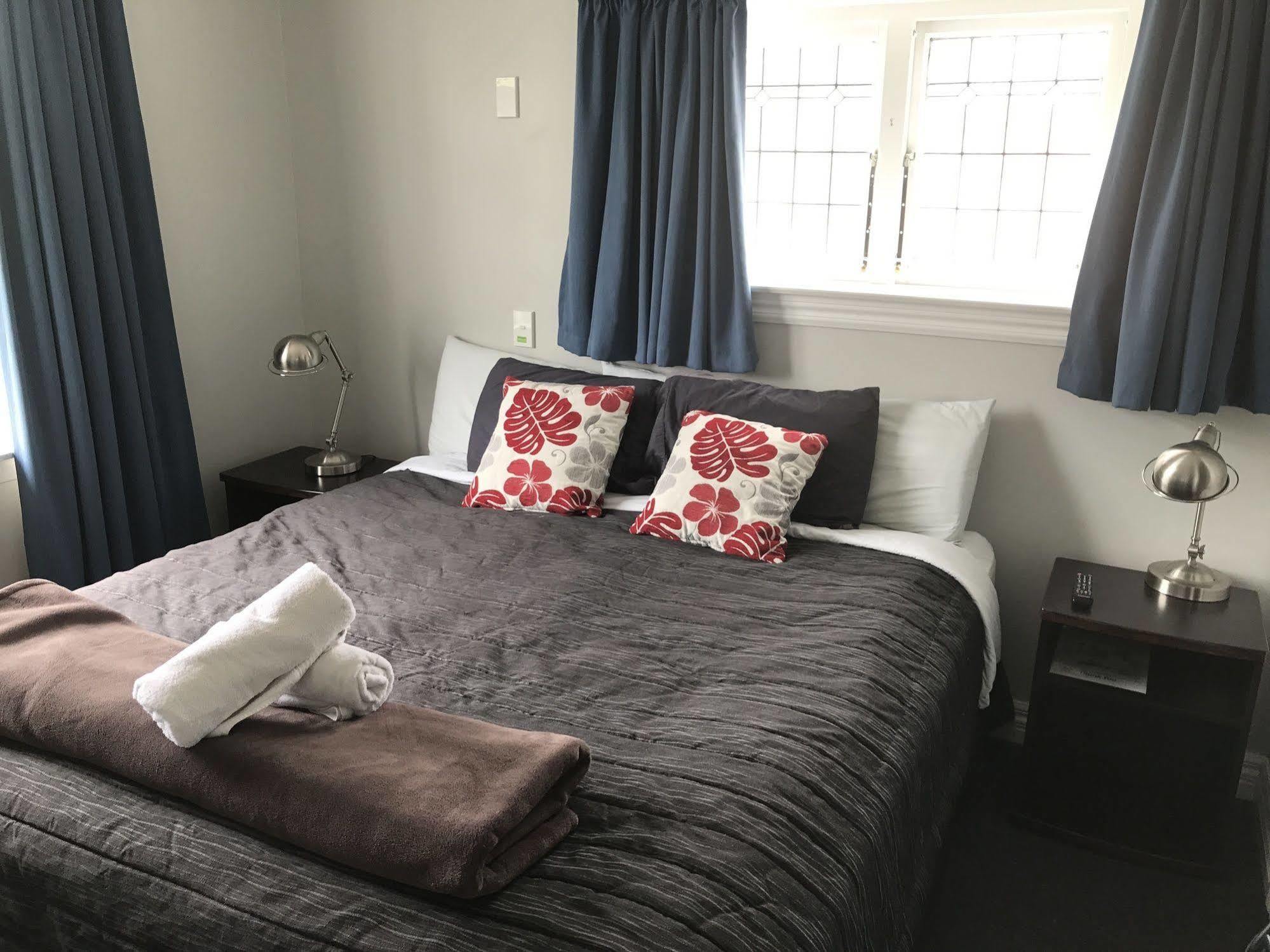 Haka House كريستتشيرش المظهر الخارجي الصورة A bedroom at the hotel