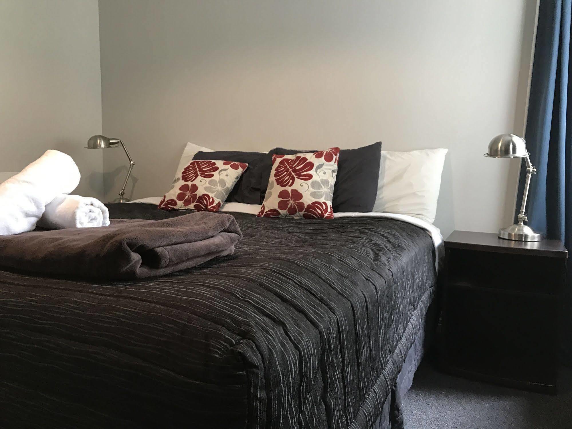 Haka House كريستتشيرش المظهر الخارجي الصورة A bedroom at the hotel